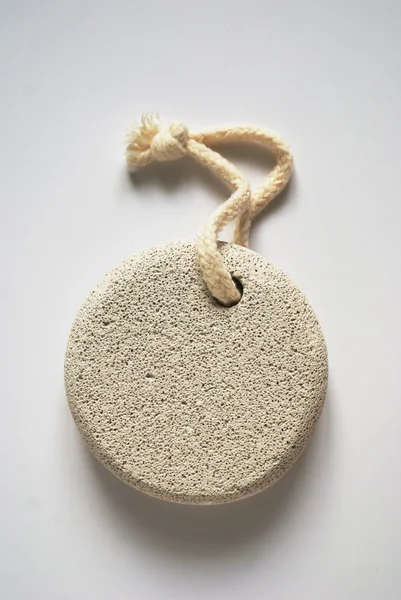 Пумский Камень Веревке Белом Фоне — стоковое фото