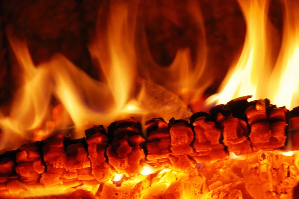 オーブンで燃えている石炭 — ストック写真