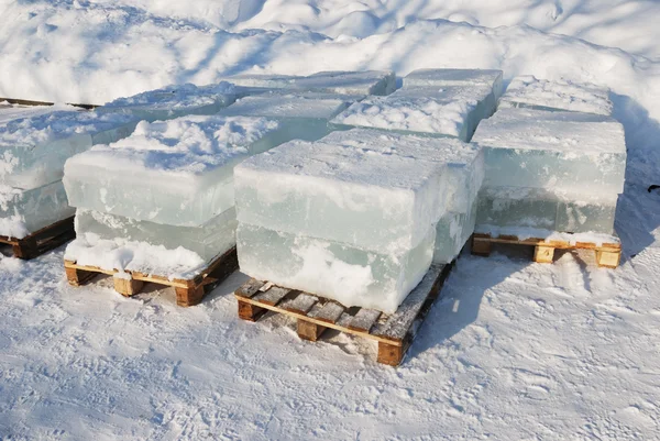 Stora genomskinliga isblock — Stockfoto