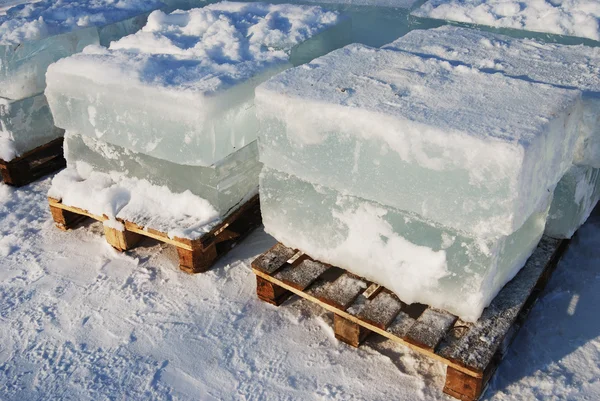 Büyük yarı saydam buz blokları — Stok fotoğraf