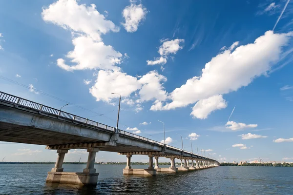 Міст на річці Дніпро — стокове фото