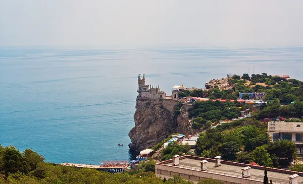 El castillo famoso El nido de golondrina cerca de Yalta en la Crimea —  Fotos de Stock