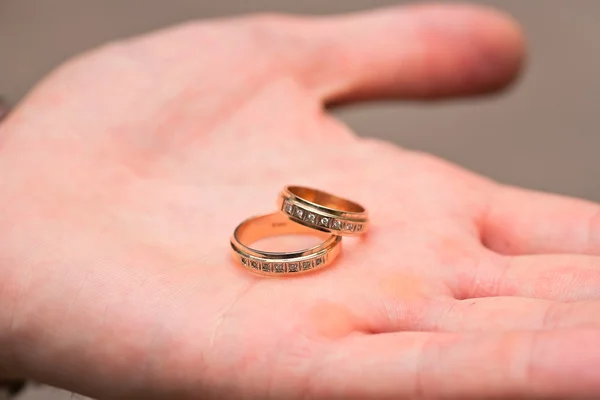 Velhos Anéis Casamento Dourados Mão Homem — Fotografia de Stock