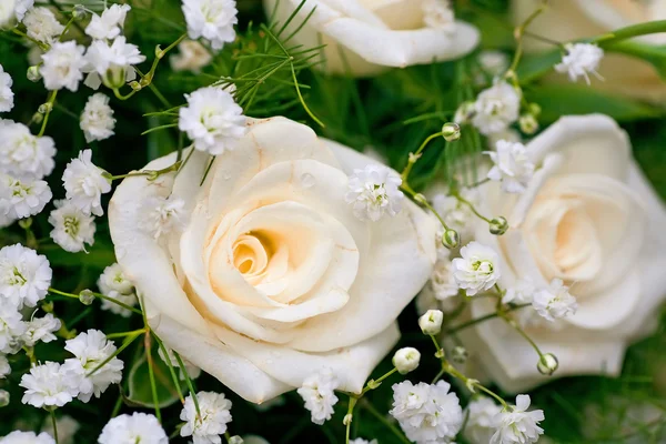 结婚用的一束白玫瑰 — 图库照片