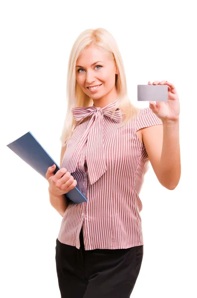 Geschäftsfrau zeigt und reicht eine leere Visitenkarte. — Stockfoto