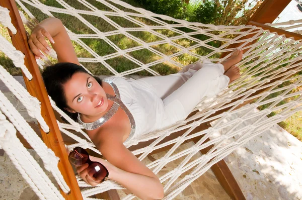 Young woman in hammock — Stock Photo, Image