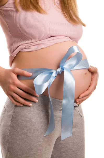 Mujer embarazada esperando un bebé niño — Foto de Stock