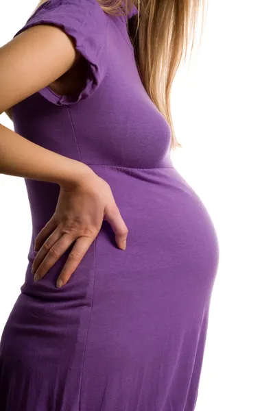 Hermosa joven embarazada rubia sobre fondo blanco — Foto de Stock