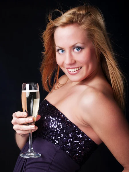 微笑西尔维斯特 · 香槟的年轻女人 — 图库照片