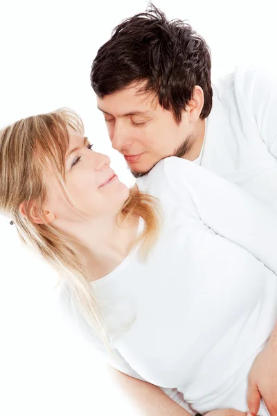 幸福的情侣在白色背景上微笑着的爱 — 图库照片