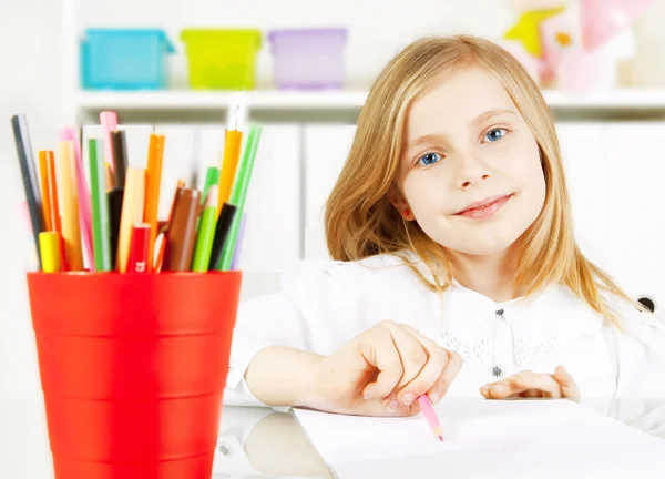 Girl painting picture on table — Stock Photo, Image