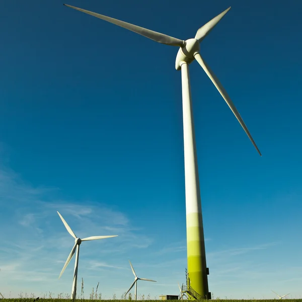 风力涡轮机-替代和绿色能源 — 图库照片
