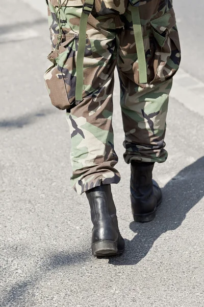 Einzelner Soldat wartet - Armee-Serie — Stockfoto