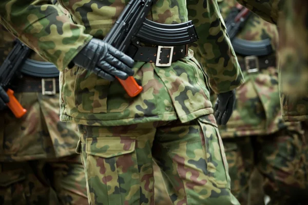 Askeri yürüyüş silahlı kuvvetler — Stok fotoğraf
