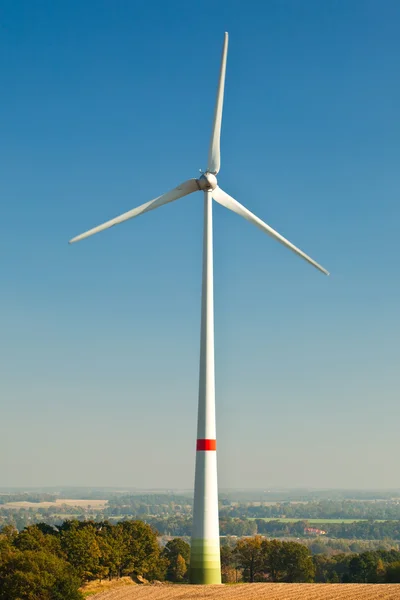 Větrná turbína - alternativní a zelený zdroj energie — Stock fotografie