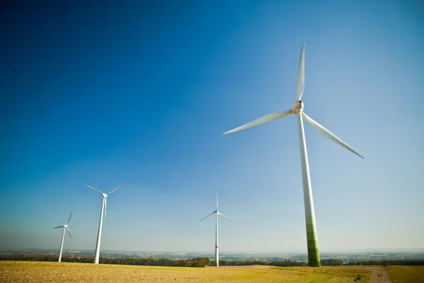 Rüzgar türbinleri - enerji kaynağı — Stok fotoğraf