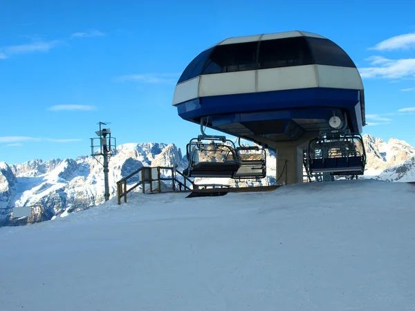 索道站。滑雪胜地。意大利山. — 图库照片