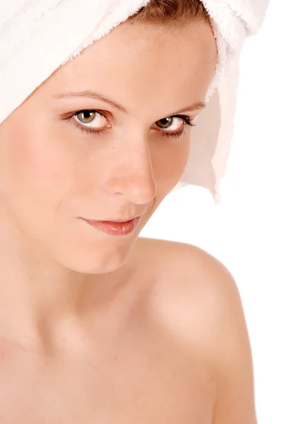 Mulher sexy envolto em toalha branca — Fotografia de Stock