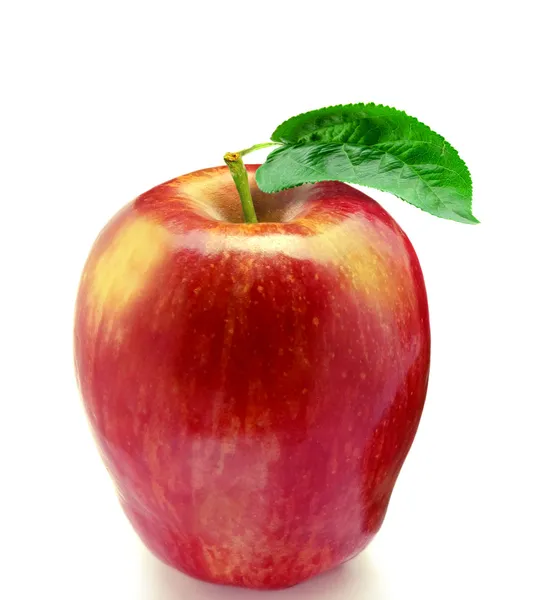 Roter Frischer Apfel Mit Grünem Blatt — Stockfoto