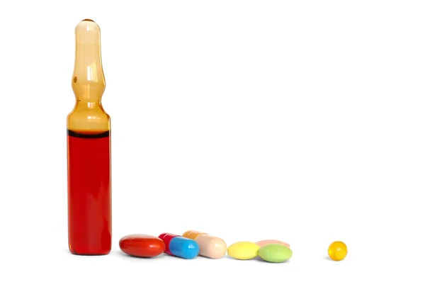 Tabletki i zastrzyki — Zdjęcie stockowe