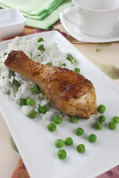 Gamba di pollo fritto con riso — Foto Stock