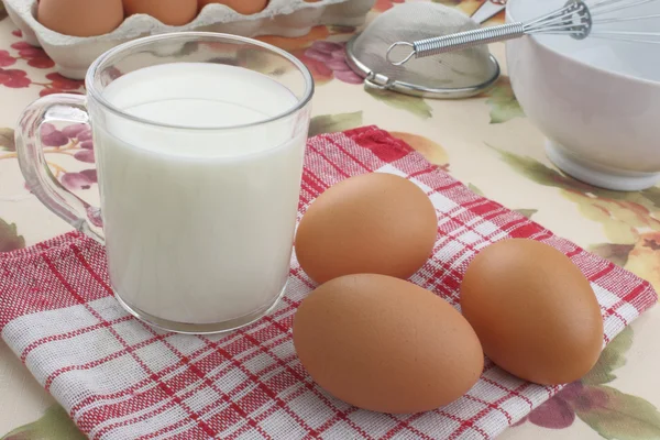 Молока і яєць — стокове фото