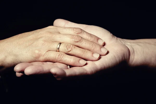 Любящие руки — стоковое фото
