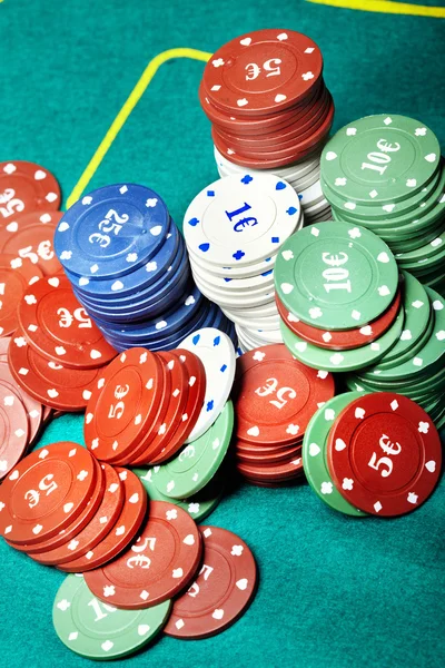 Чипы казино — стоковое фото