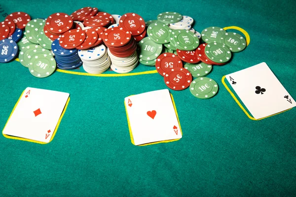 Poker kartları ve çipleri — Stok fotoğraf
