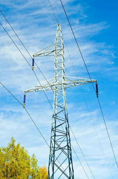 Pylon dan saluran listrik transmisi — Stok Foto