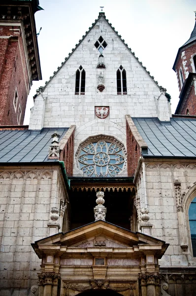 Catedral cristiana en la colina de Wawel en Cracovia (Polonia ) — Foto de Stock