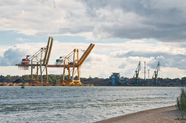 Cranes in seaport — Stock Photo, Image