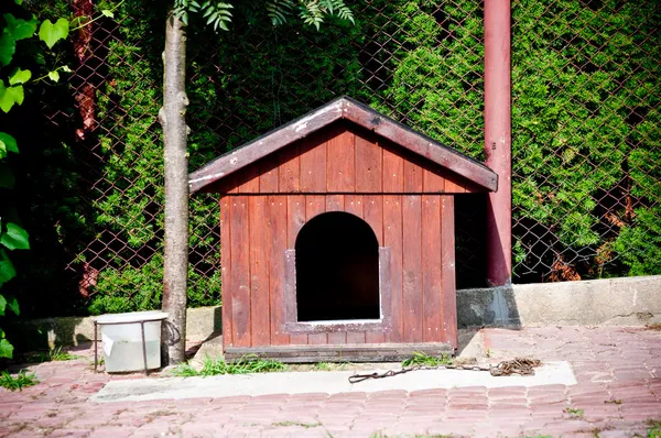 Caseta de perro de madera — Foto de Stock