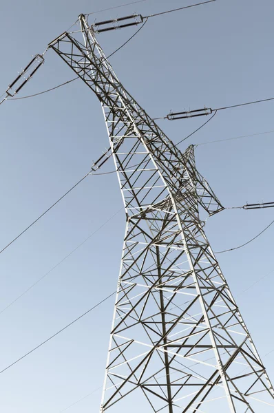 Pyloon en transmissie lijn van de macht in de zonsondergang — Stockfoto