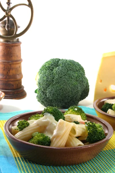 Tortigliona con brócoli —  Fotos de Stock