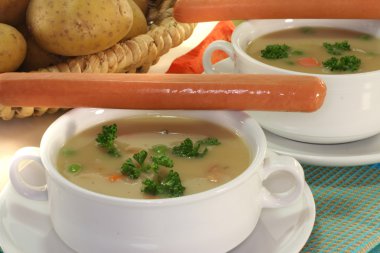 taze maydanoz, wiener sosisli patates çorbası