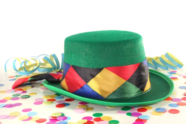Sombrero Carnaval Con Confeti Colorido Serpentinas Sobre Fondo Blanco — Foto de Stock