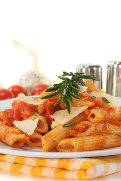 Penne with tomatoes and Parmesan — Stock Photo, Image