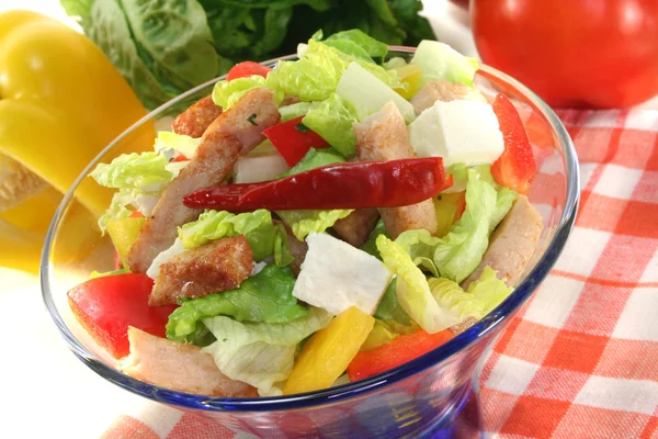 Gemengde Salade Met Turkije Strips Verse Kruiden — Stockfoto