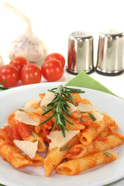 Penne with tomato sauce and Parmesan — Stock Photo, Image
