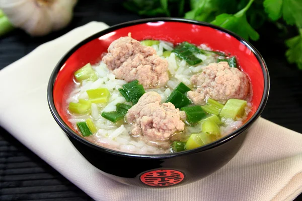 고기 배 짱 있는 쌀 수프 — 스톡 사진