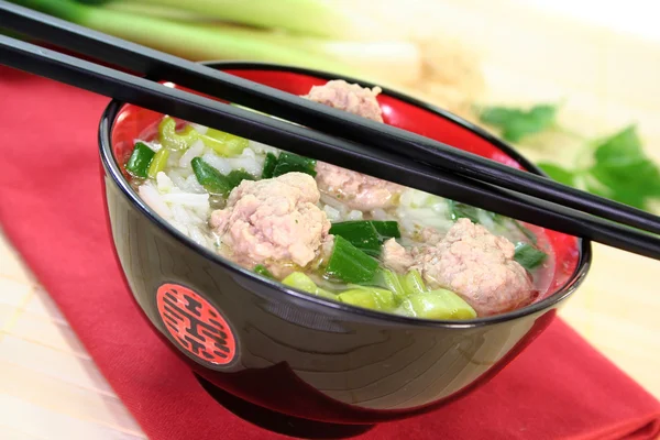 Sopa de arroz con bolas de carne —  Fotos de Stock