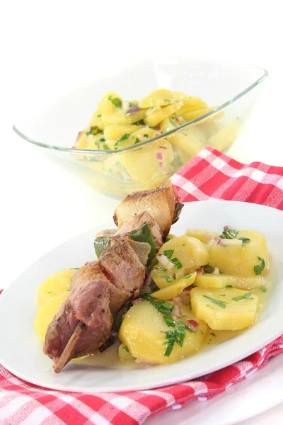Shashlik skewer with potato salad — Stock Photo, Image