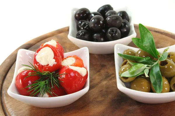 Stuffed peppers and olives — Stock Photo, Image