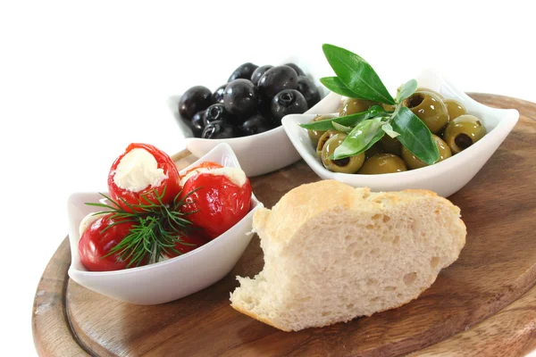 Peperoni e olive ripieni — Foto Stock