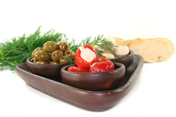Olivy, plněné papriky a žampiony — Stock fotografie