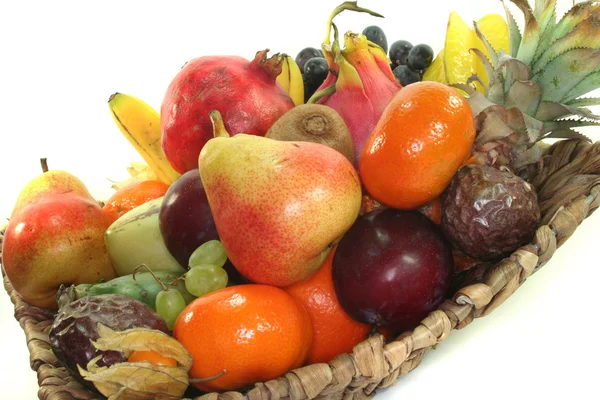 Mistura de frutas na cesta — Fotografia de Stock