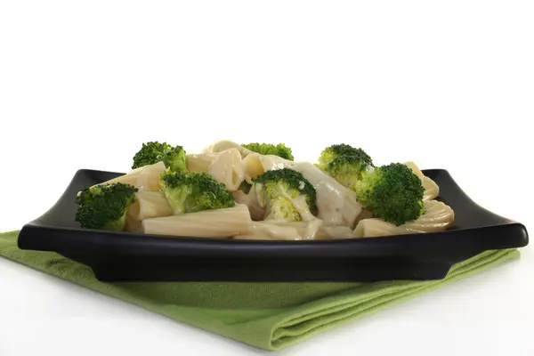 Tortiglione con salsa de queso brócoli — Foto de Stock