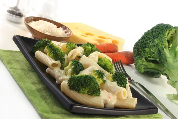 Tortiglione with broccoli cheese sauce — Stock Photo, Image