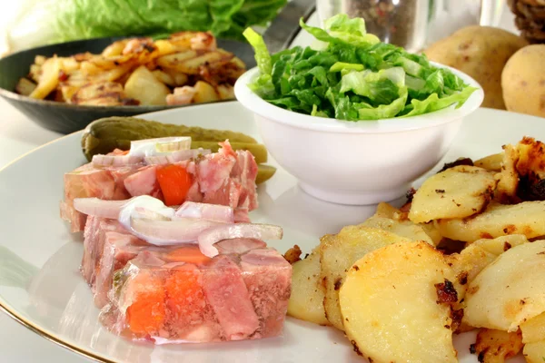 stock image Fried potatoes with meat jelly